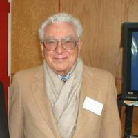 Figure 7 : Murray Gell-Mann, physicien américain, né en 1929, prix Nobel de physique en 1969 (WikiCommons).