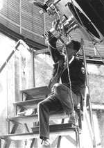 Bernard Lyot (1897-1952), au télescope Baillaud de l’Observatoire du Pic du Midi en 1937 (Bibliothèque de l’Observatoire de Paris, photo Émile Vinet)
